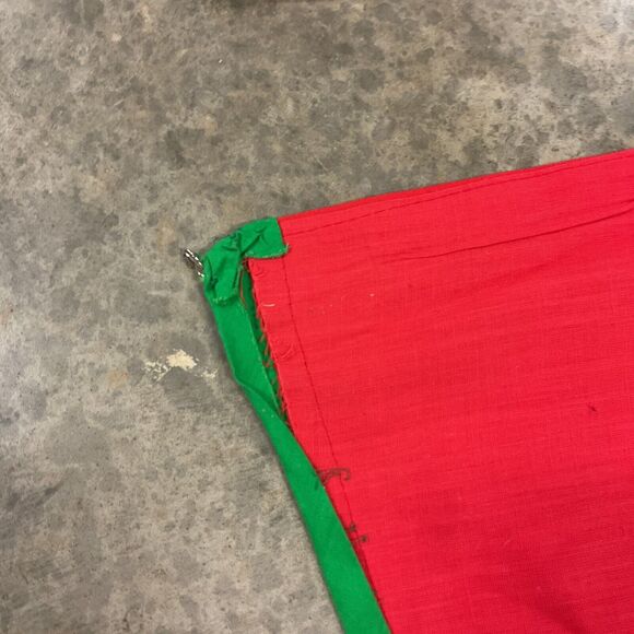 House Of Hatten Christmas Tree Skirt Red Appliqué Mom Dad Kids Toys VTG READ - Picture 11 of 16